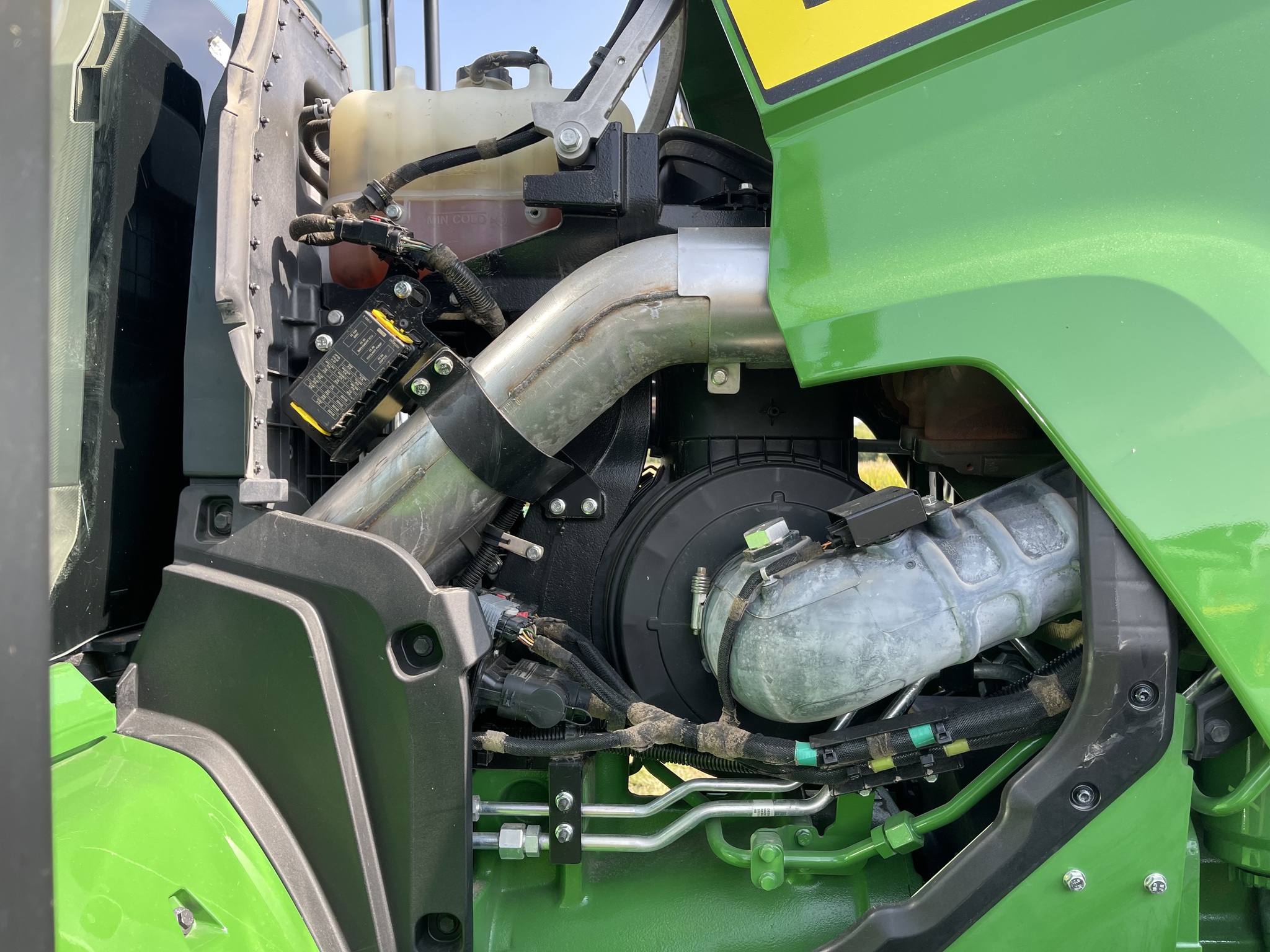  2023 John Deere 8R 370 at Heritage Tractor in Rockport, IL