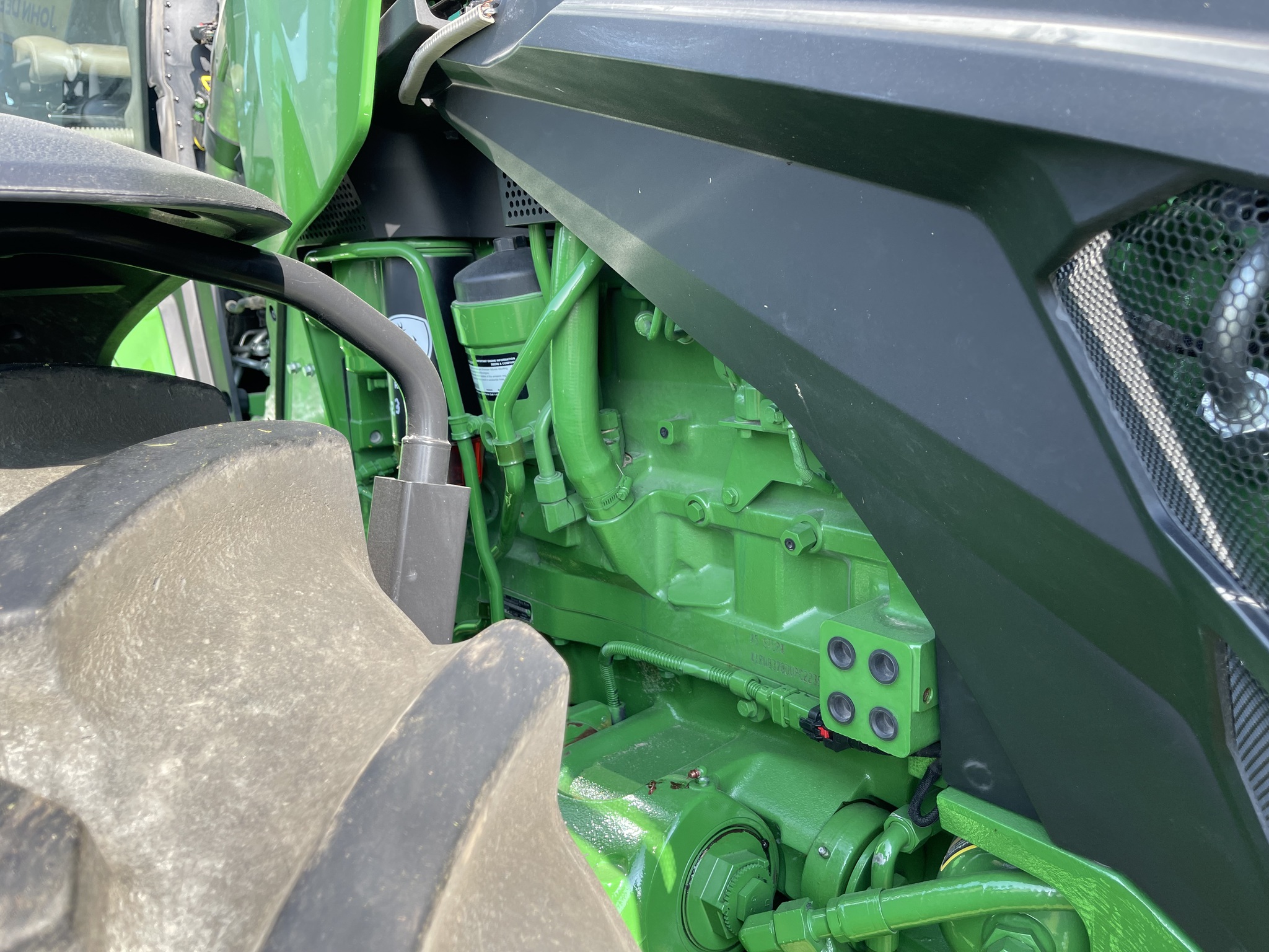  2023 John Deere 8R 370 at Heritage Tractor in Rockport, IL