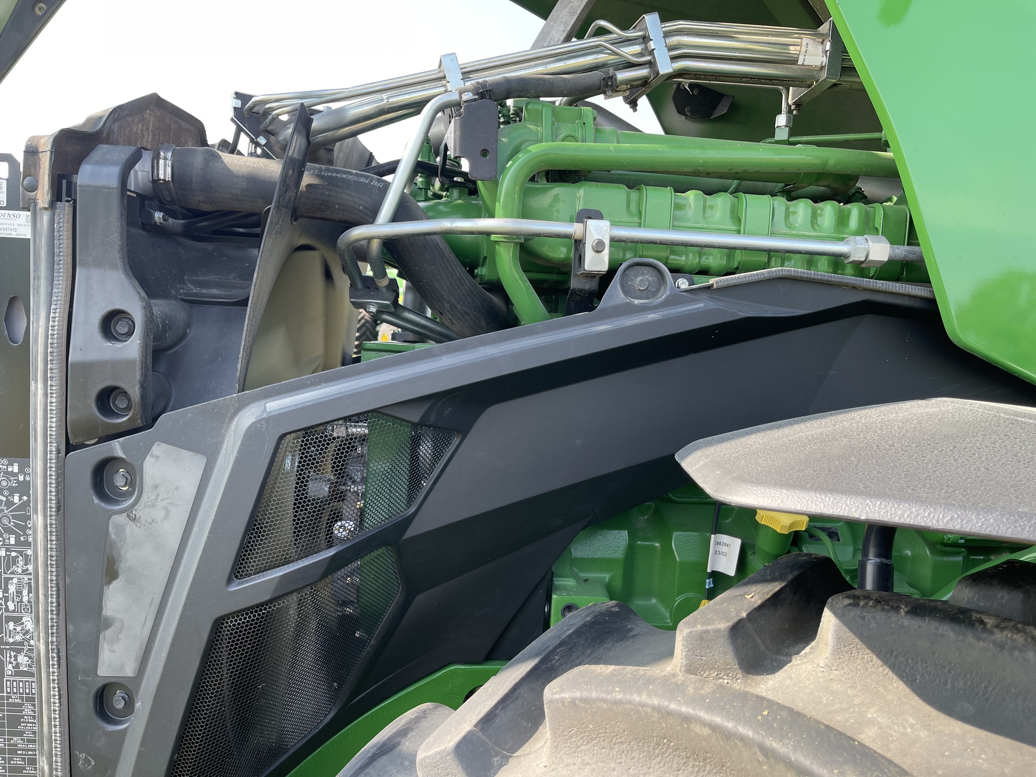  2023 John Deere 8R 370 at Heritage Tractor in Rockport, IL