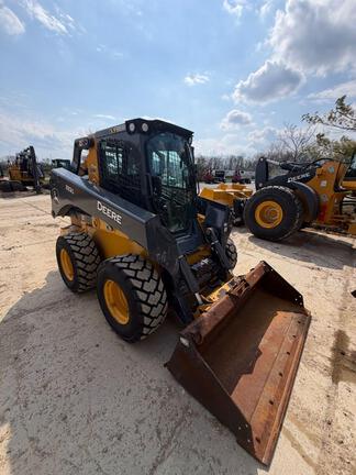 Photo of a 2023 John Deere 332G