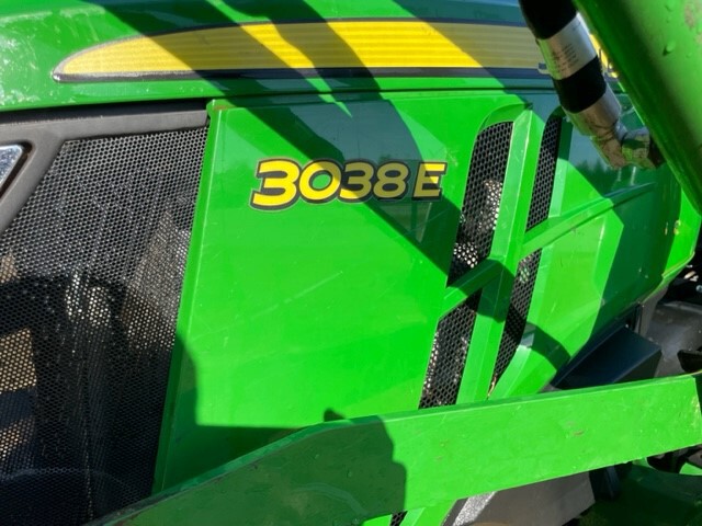 2022 John Deere 3038E Image 3