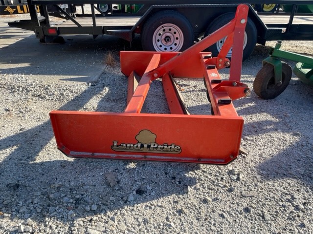 2022 John Deere 3038E Image 10