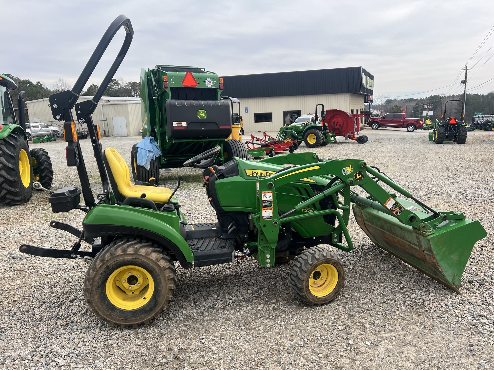 2021 John Deere 1023E Image 3
