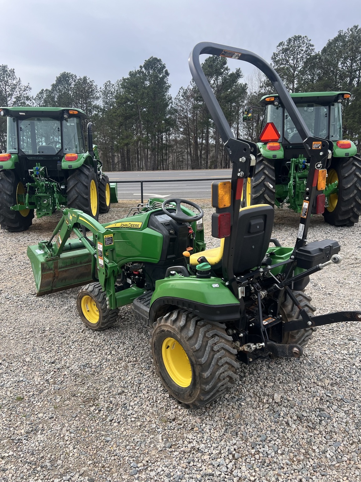 2021 John Deere 1023E Image 6