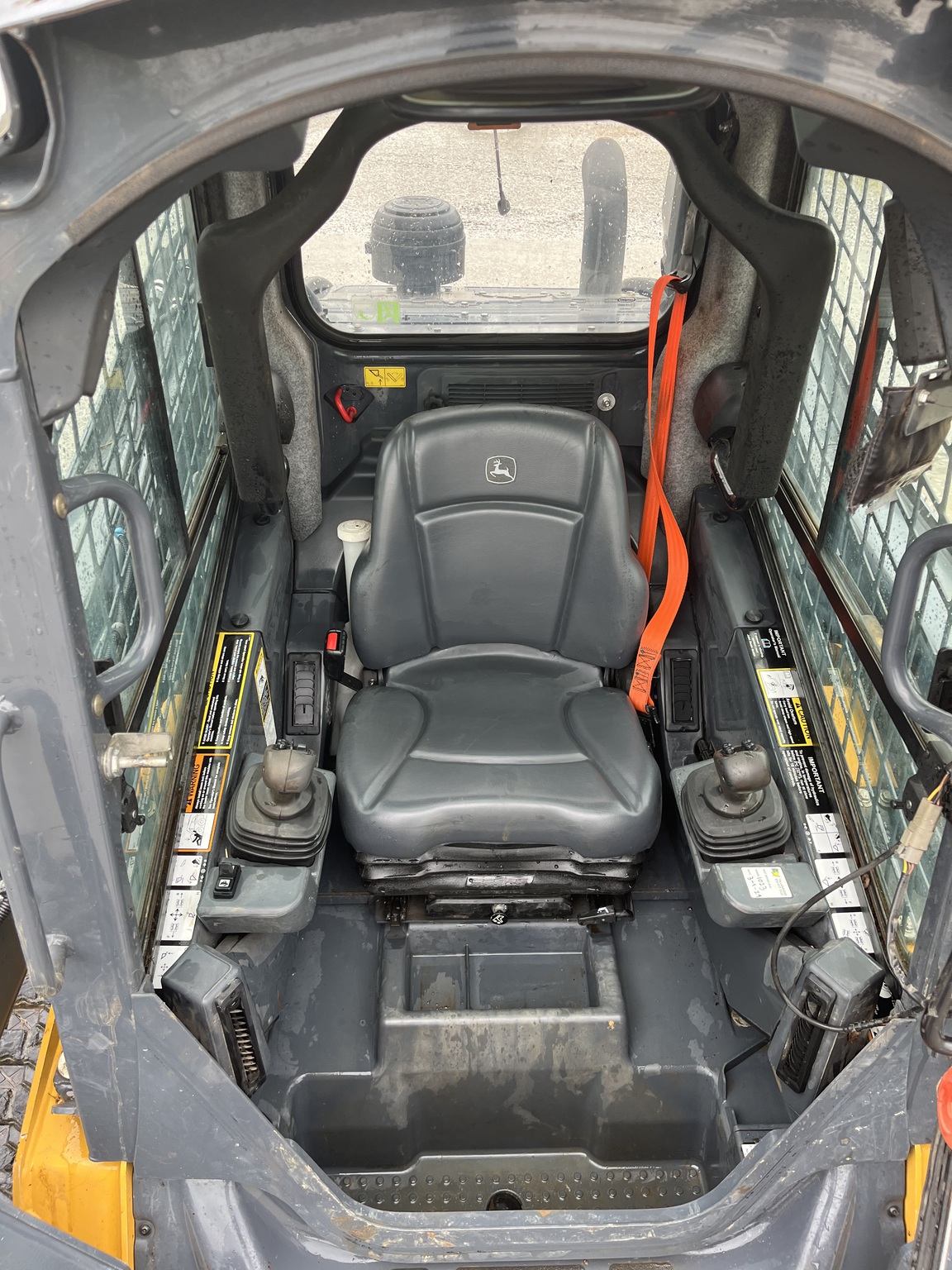 2021 John Deere 325G Image 11