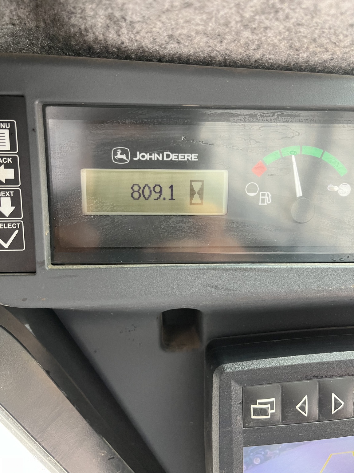 2021 John Deere 325G Image 10