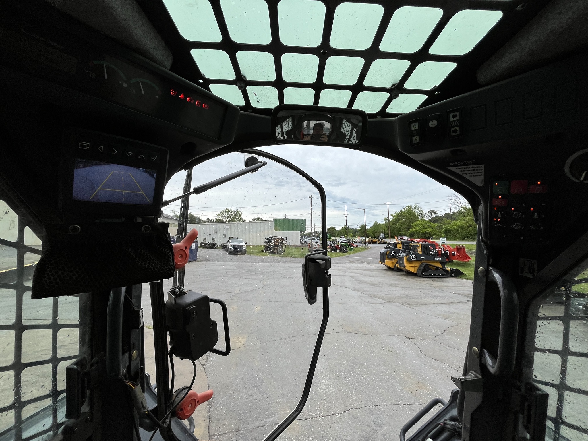 2021 John Deere 325G Image 12