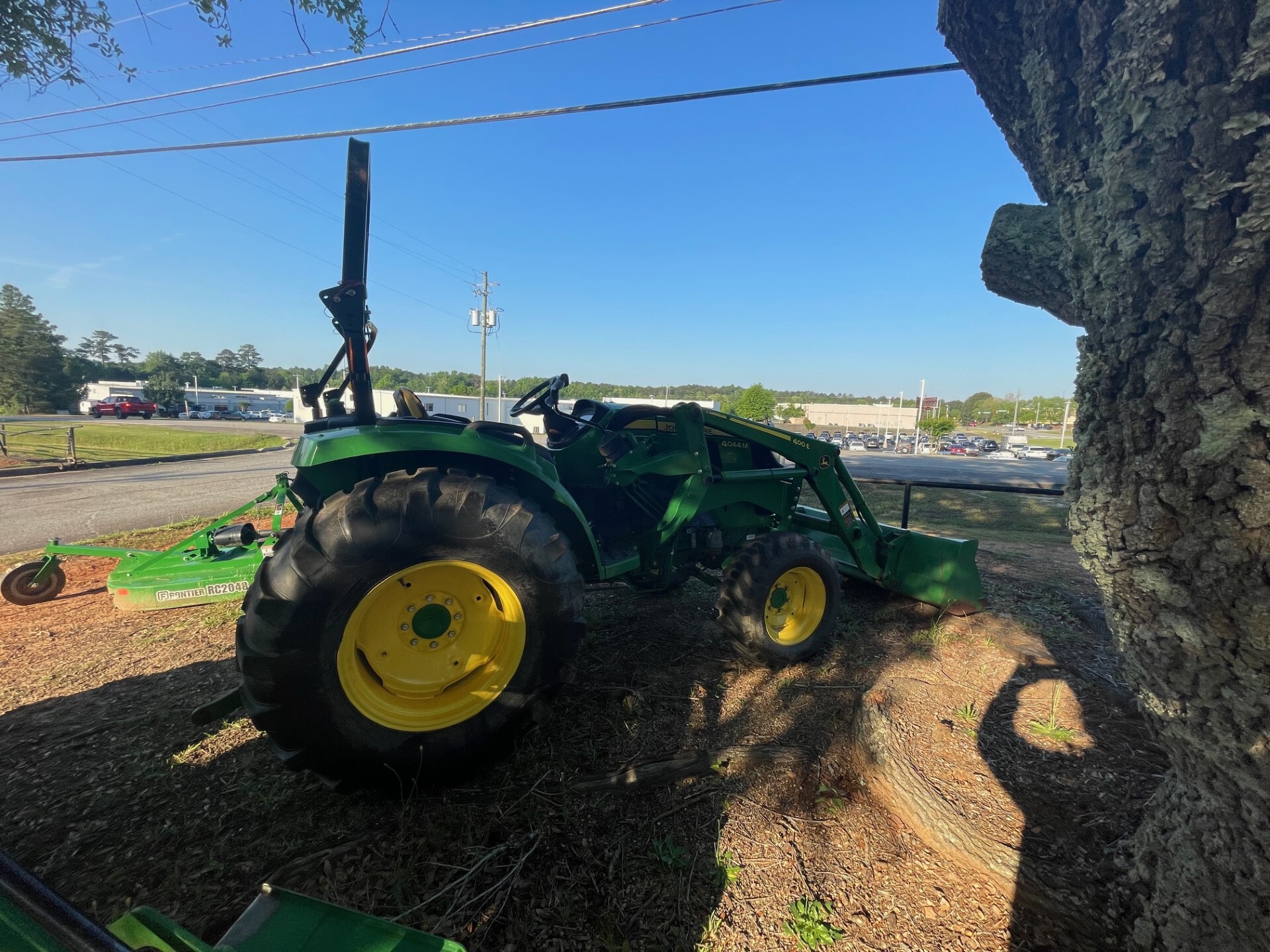 2017 John Deere 4044M Image 2