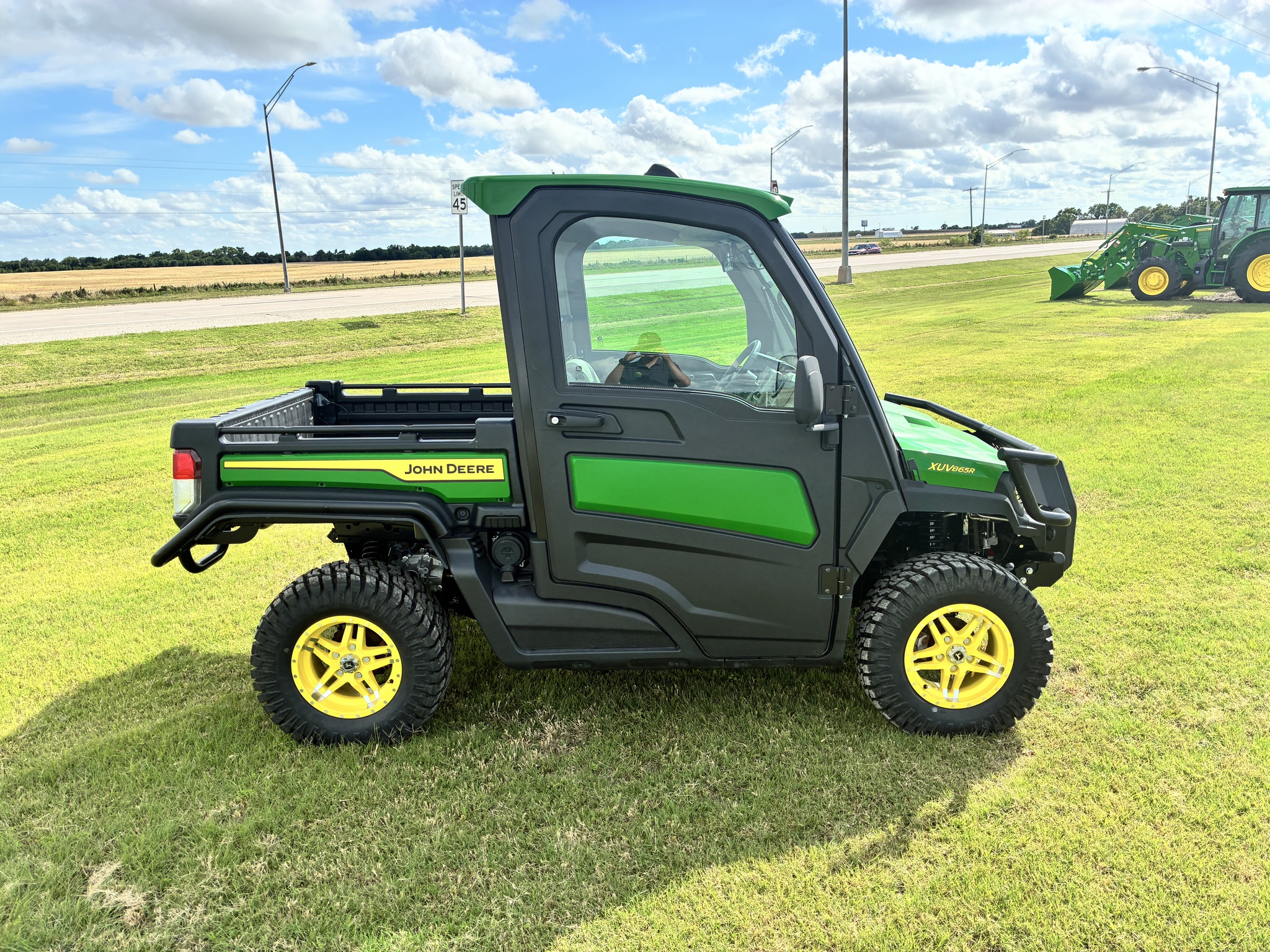 2023 John Deere XUV 865R Image 3