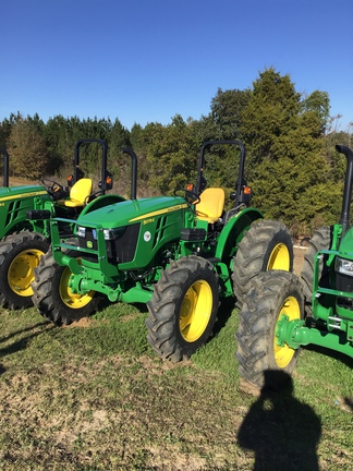 2023 John Deere 5075E Photo 3