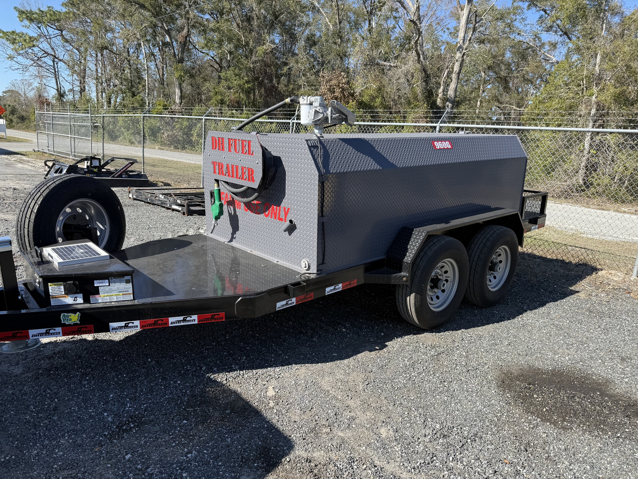2025 DH Farm Equipment DH960 Fuel Trailer Image 1