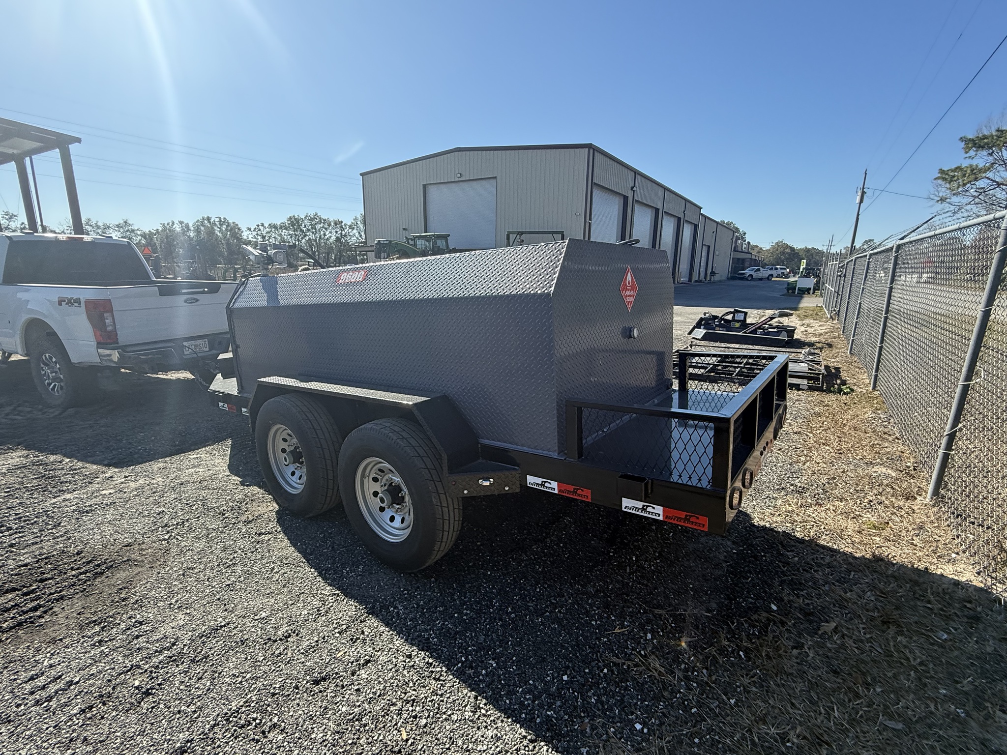 2025 DH Farm Equipment DH960 Fuel Trailer Image 3