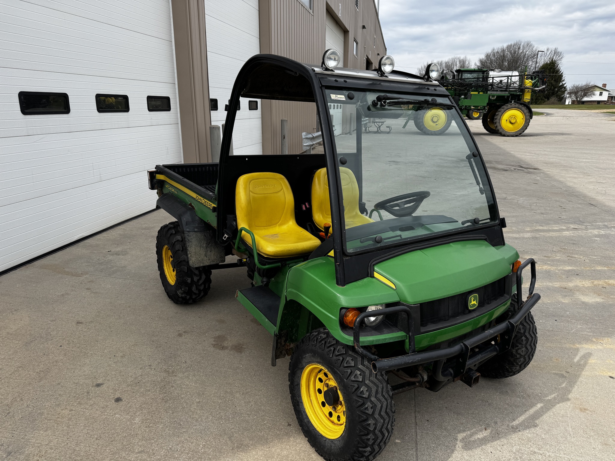2011 John Deere 825I Image 1