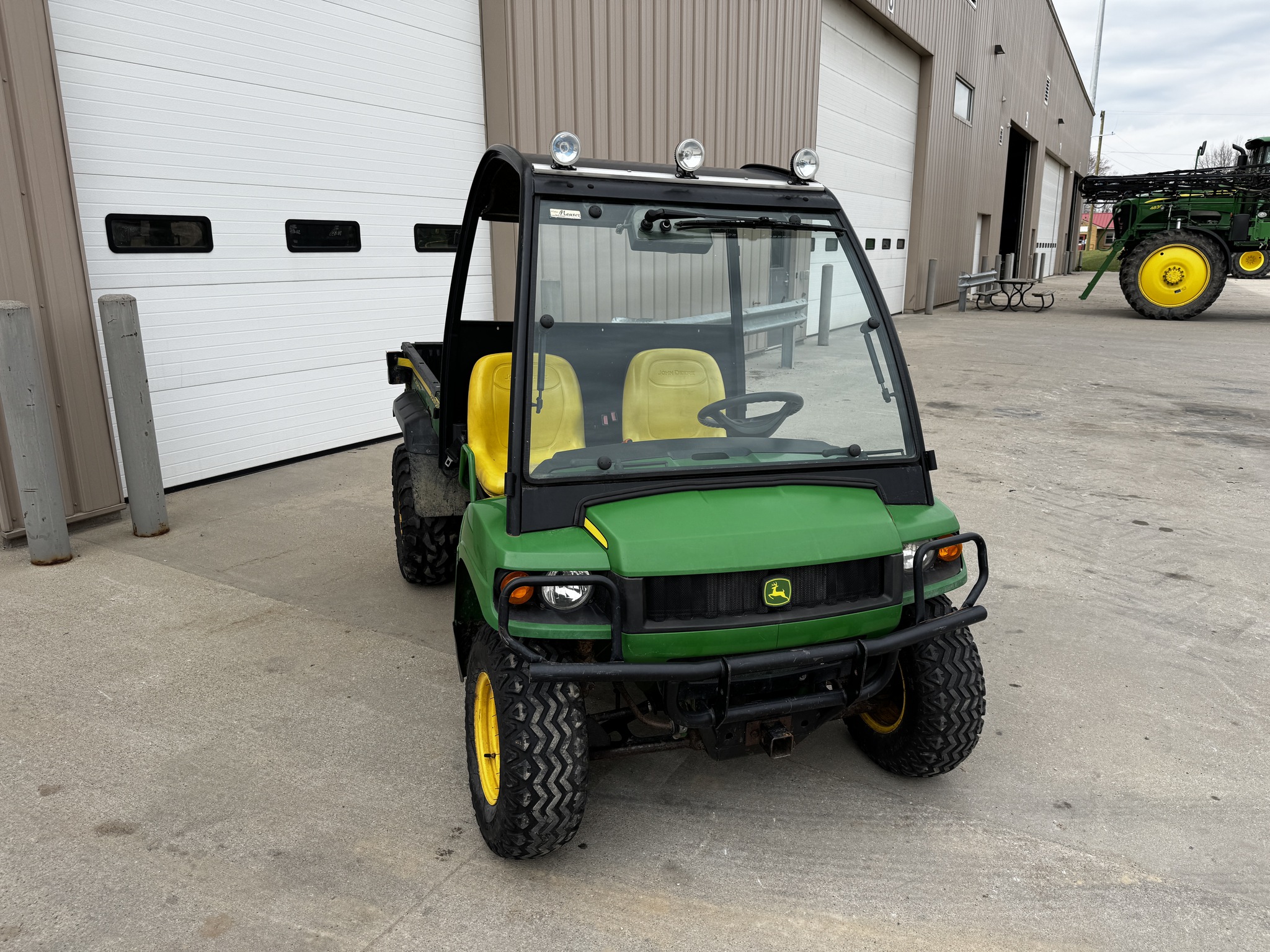 2011 John Deere 825I Image 2