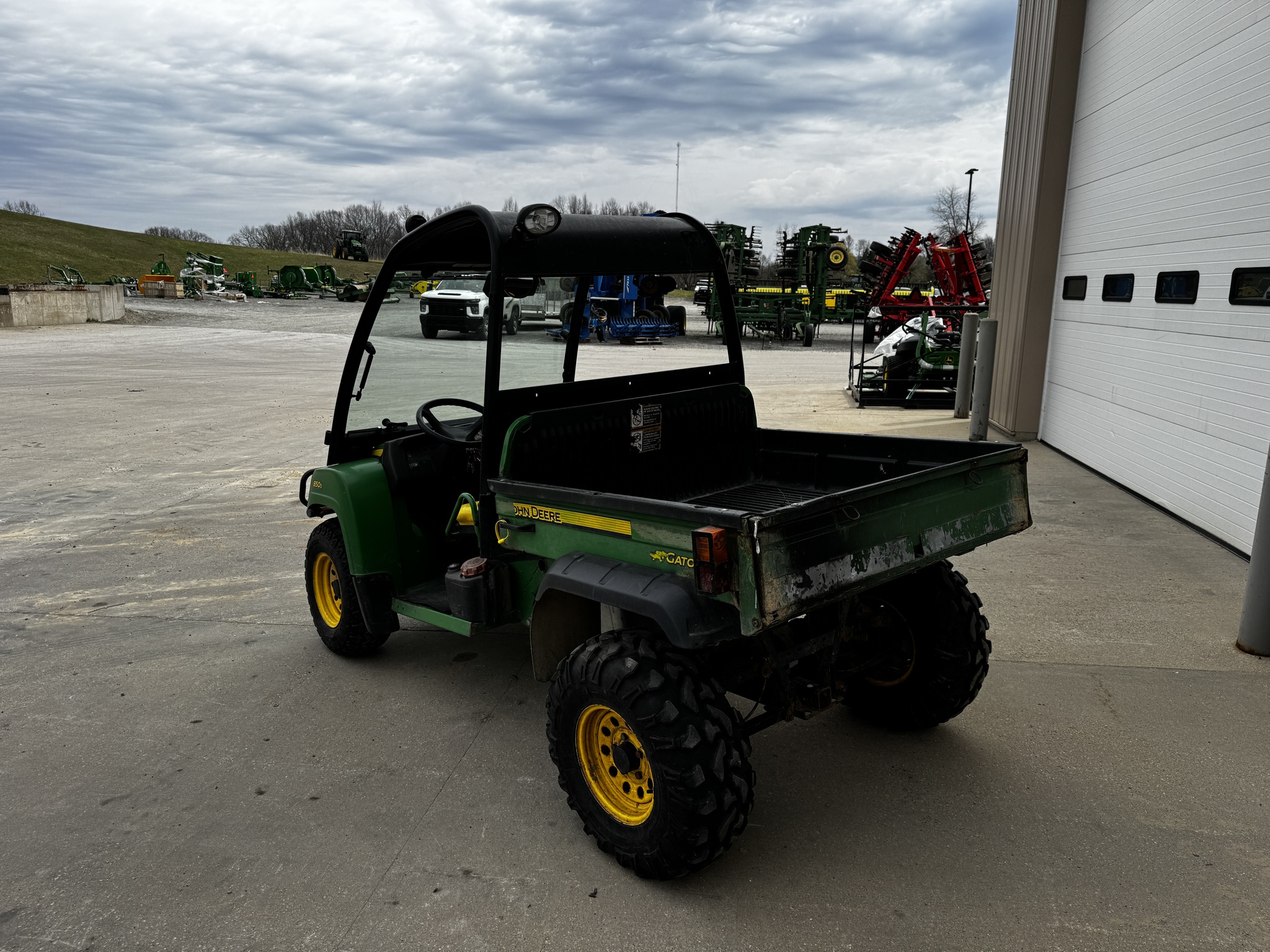 2011 John Deere 825I Image 6