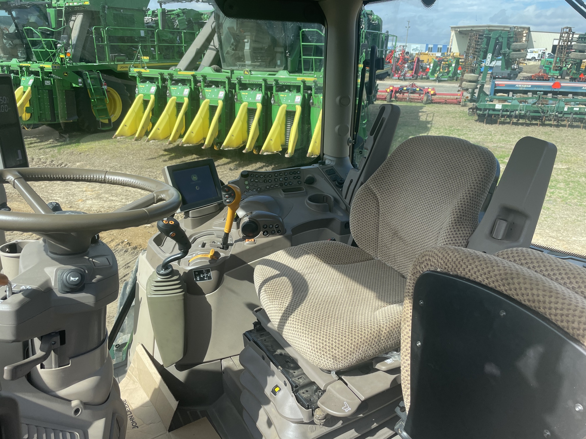 2024 John Deere 6R 215 Image 2
