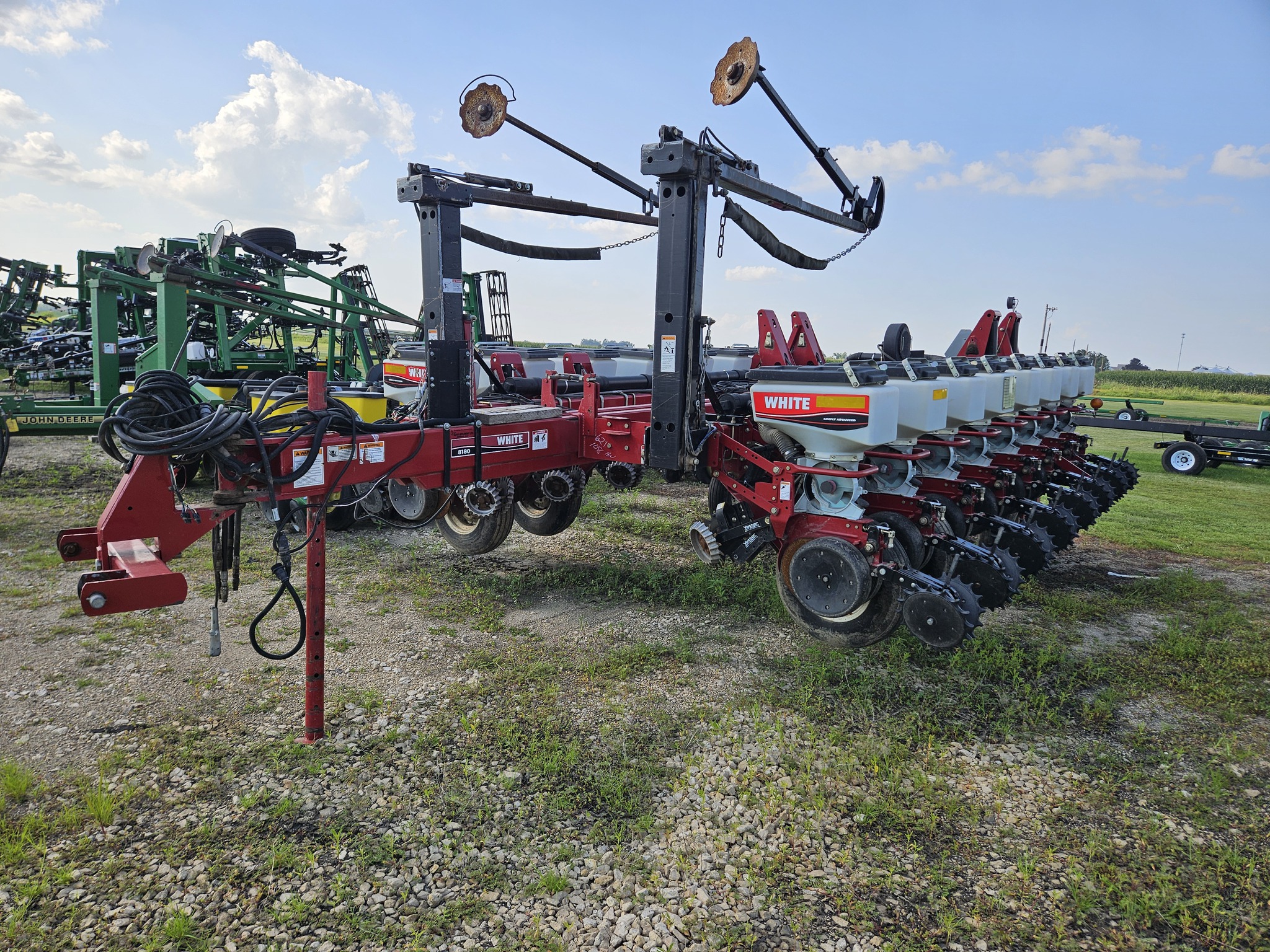 2006 White 8180 Image 1