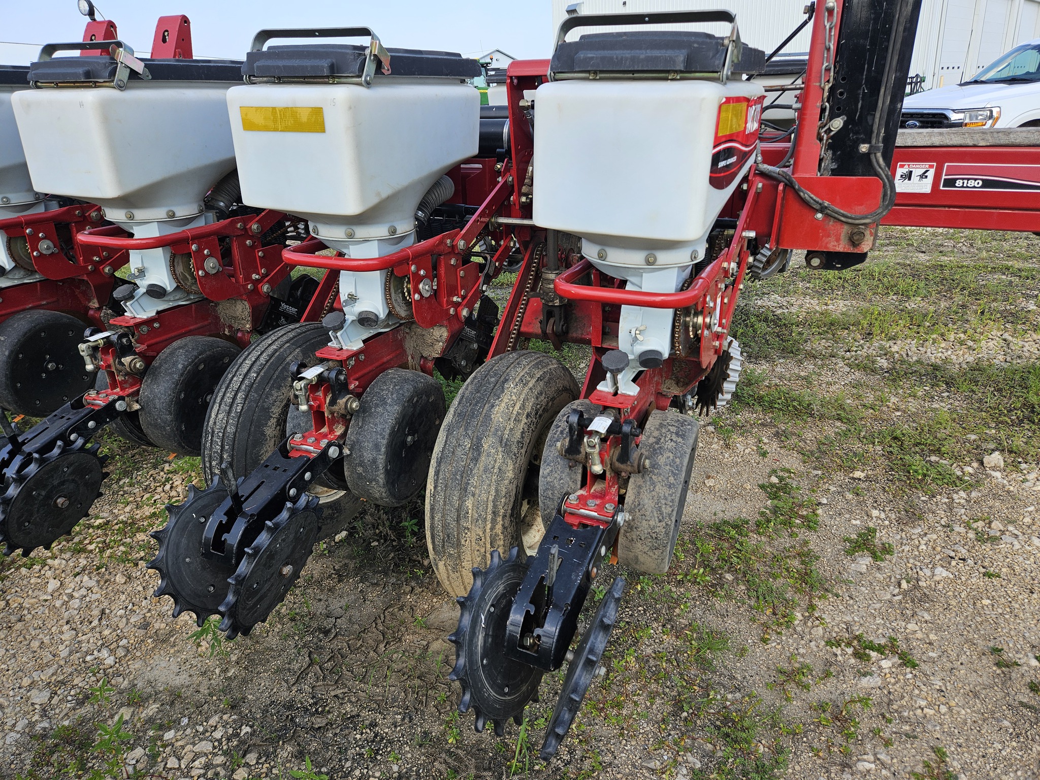 2006 White 8180 Image 7