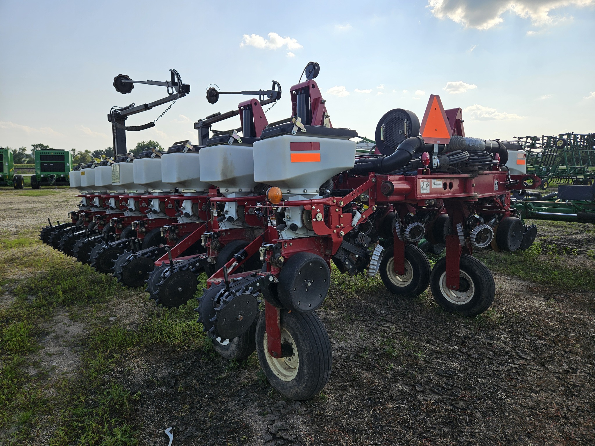 2006 White 8180 Image 5