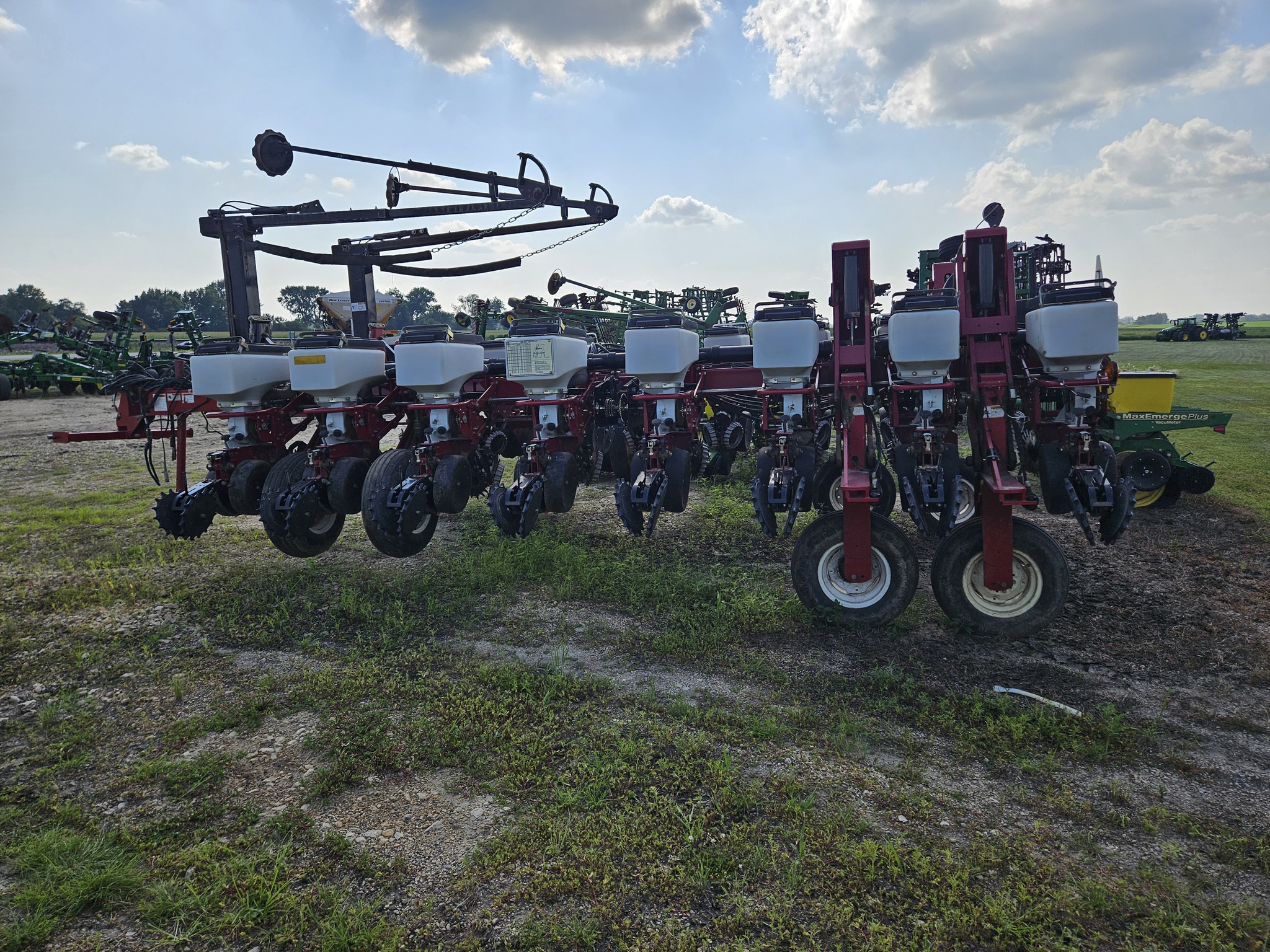 2006 White 8180 Image 4