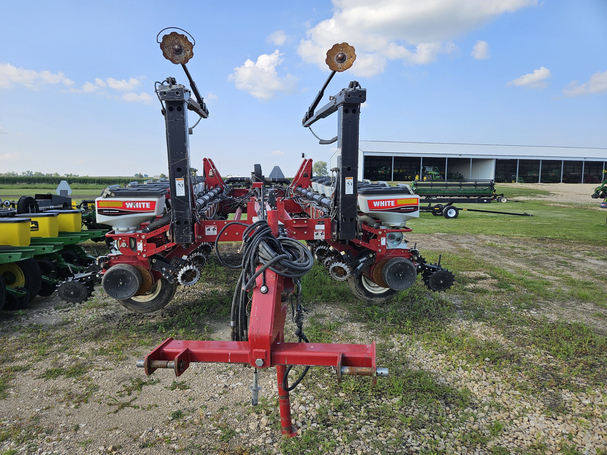 2006 White 8180 Image 3