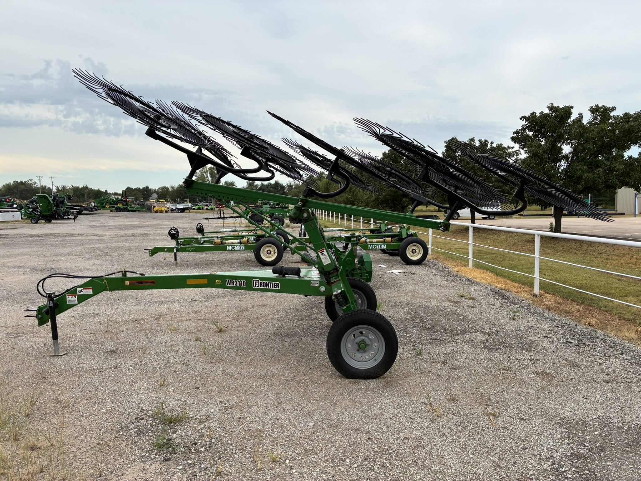 2018 Frontier WR3110 Image 2