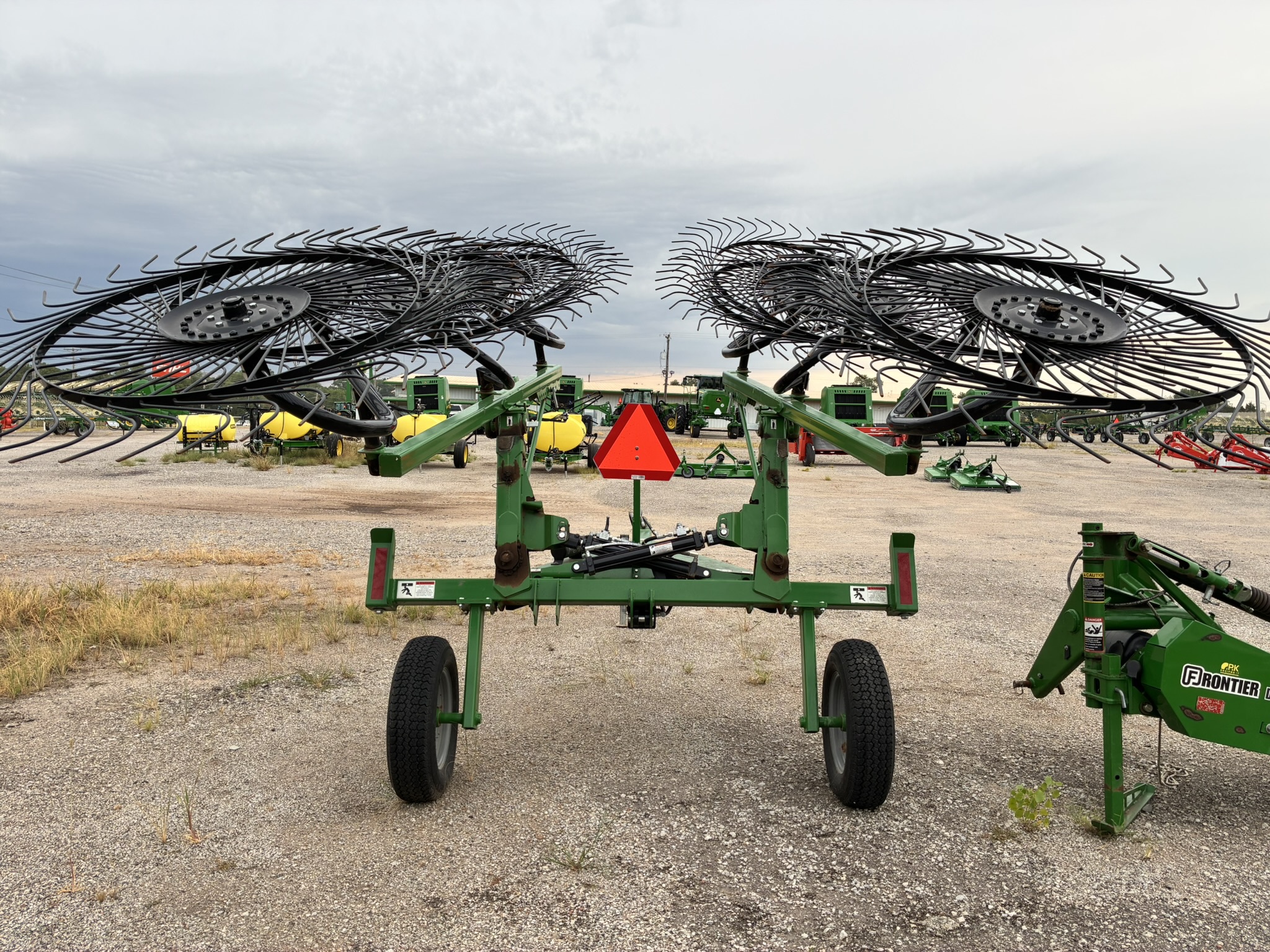 2018 Frontier WR3110 Image 4