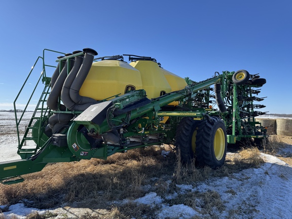 Used 2018 John Deere 1870 Air Drills and Seeders at Horizon Ag & Turf in Vermilion, AB - Photo11