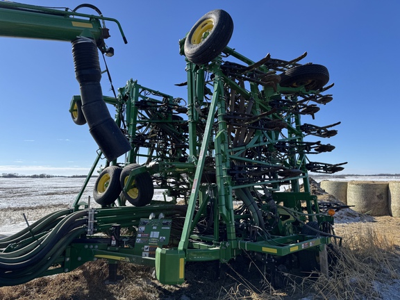Used 2018 John Deere 1870 Air Drills and Seeders at Horizon Ag & Turf in Vermilion, AB - Photo2