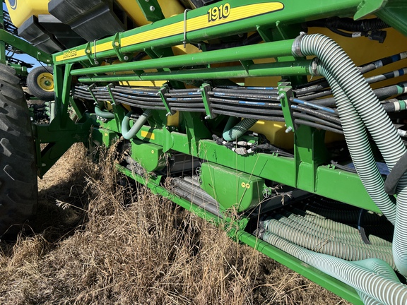 Used 2018 John Deere 1870 Air Drills and Seeders at Horizon Ag & Turf in Vermilion, AB - Photo14