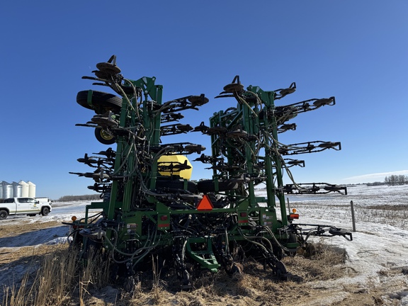 Used 2018 John Deere 1870 Air Drills and Seeders at Horizon Ag & Turf in Vermilion, AB - Photo3
