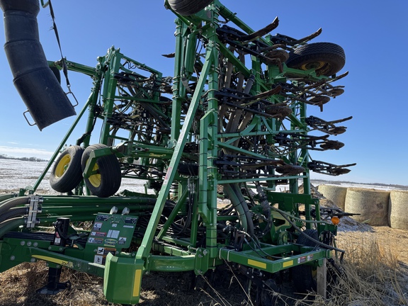 Used 2018 John Deere 1870 Air Drills and Seeders at Horizon Ag & Turf in Vermilion, AB - Photo9