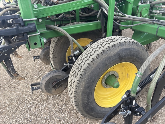 Used 2018 John Deere 1870 Air Drills and Seeders at Horizon Ag & Turf in Lloydminster, AB - Photo14