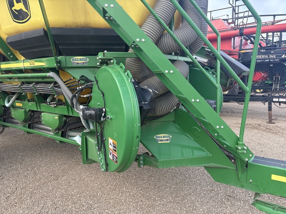 Used 2018 John Deere 1870 Air Drills and Seeders at Horizon Ag & Turf in Lloydminster, AB - Photo5