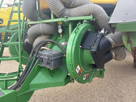 Used 2018 John Deere 1870 Air Drills and Seeders at Horizon Ag & Turf in Lloydminster, AB - Photo4