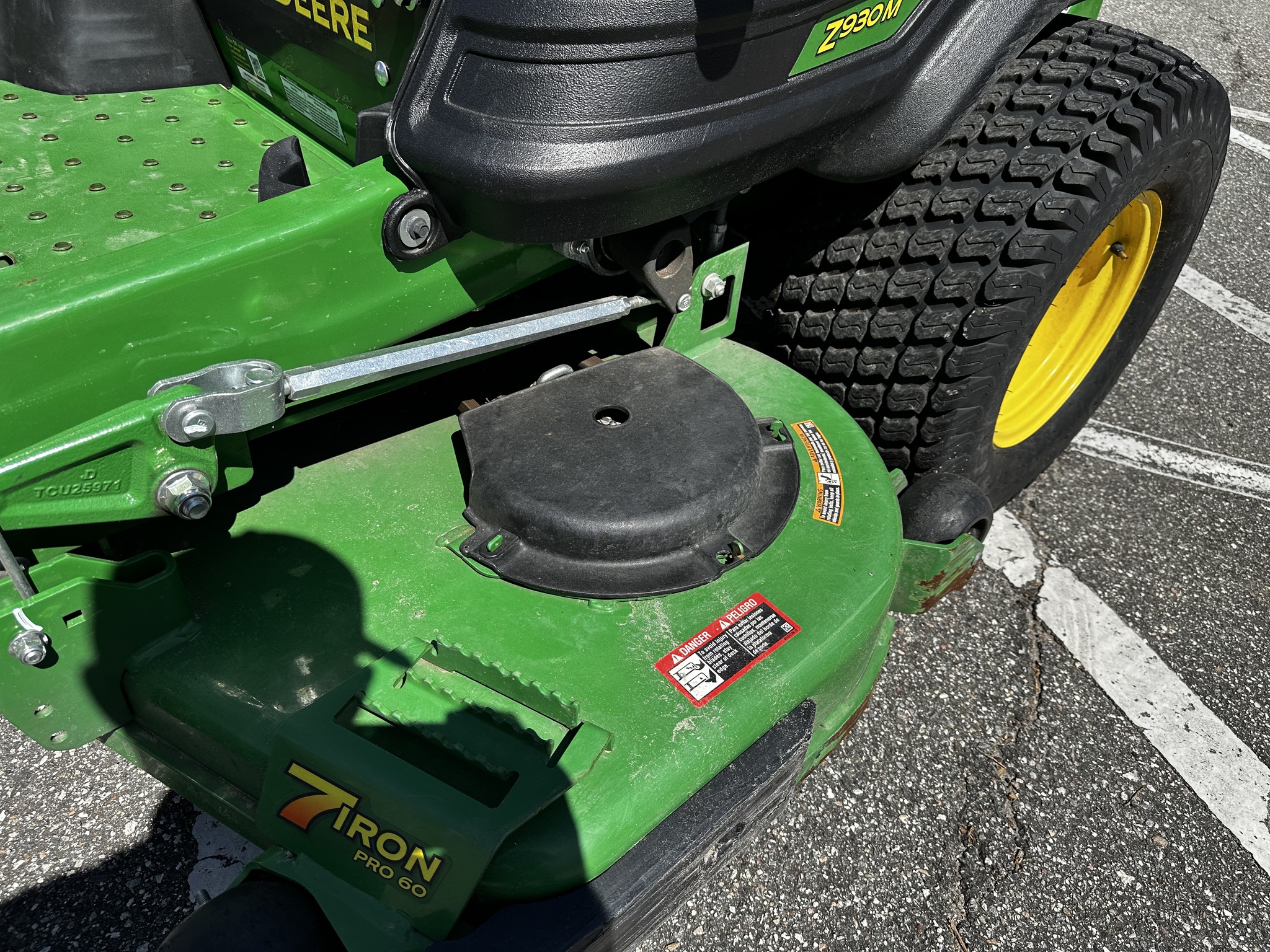 2024 John Deere Z930M Image 6