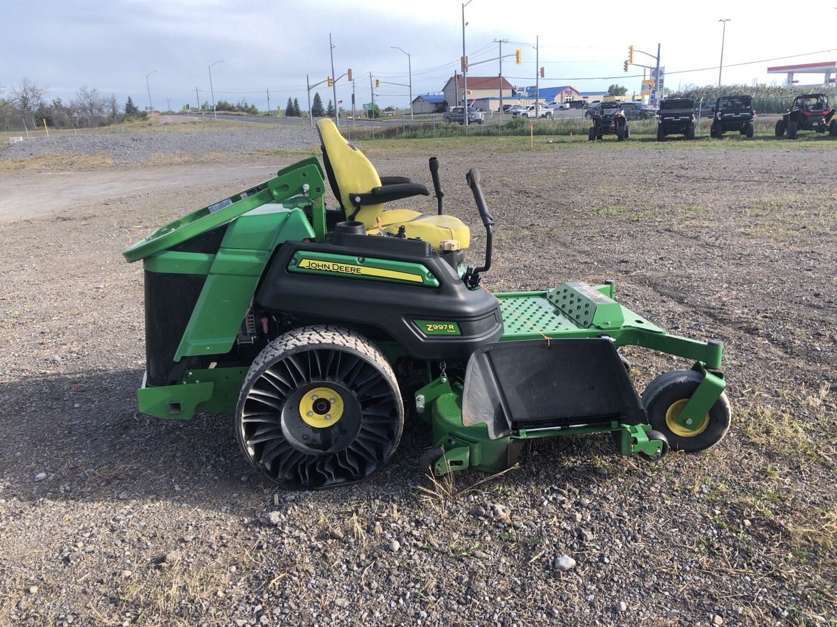 2022 John Deere Z997R Image 1