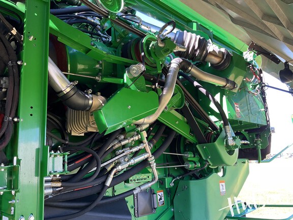 Photo of 2016 John Deere S680