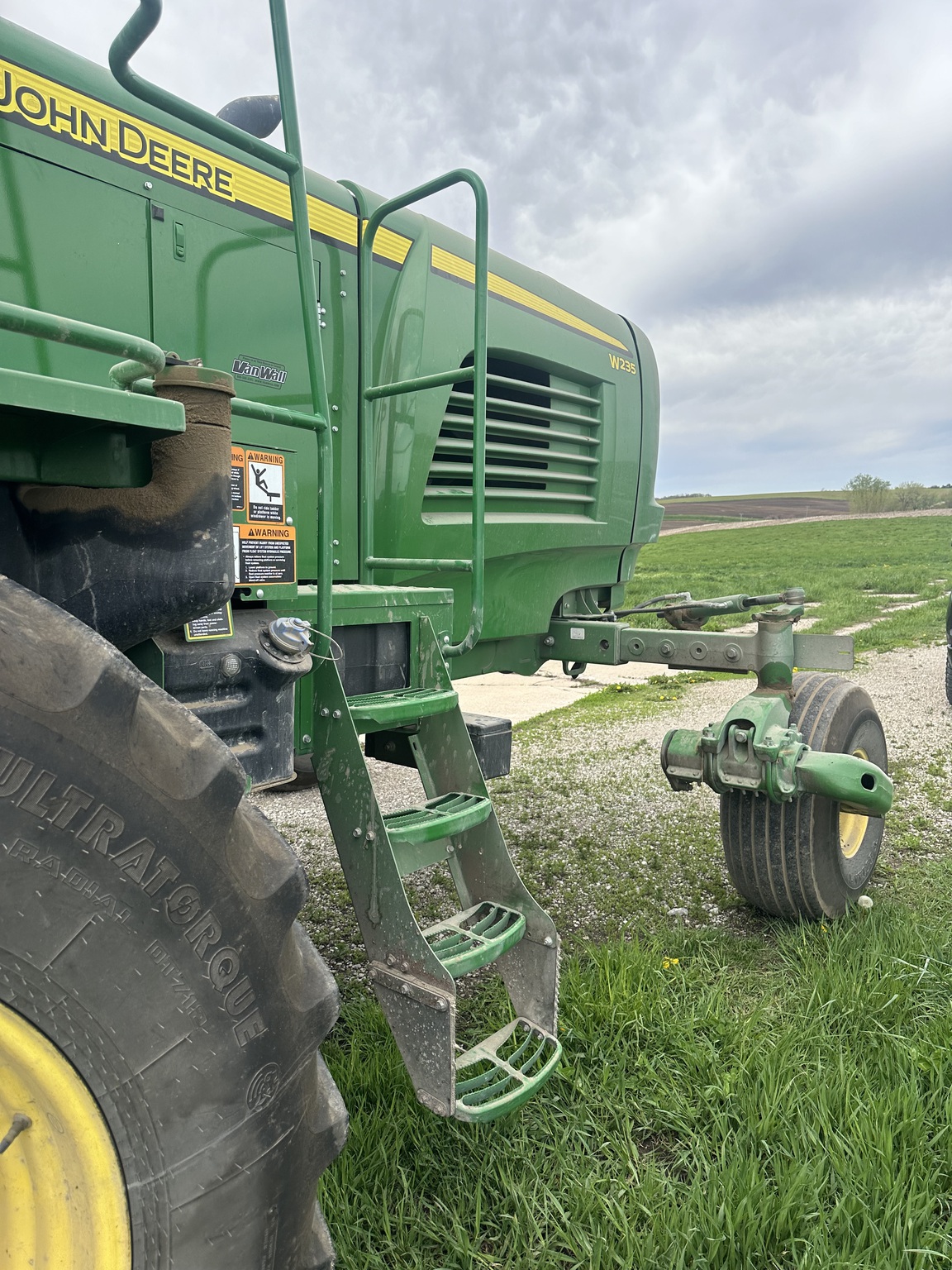 2019 John Deere W235 Image 4