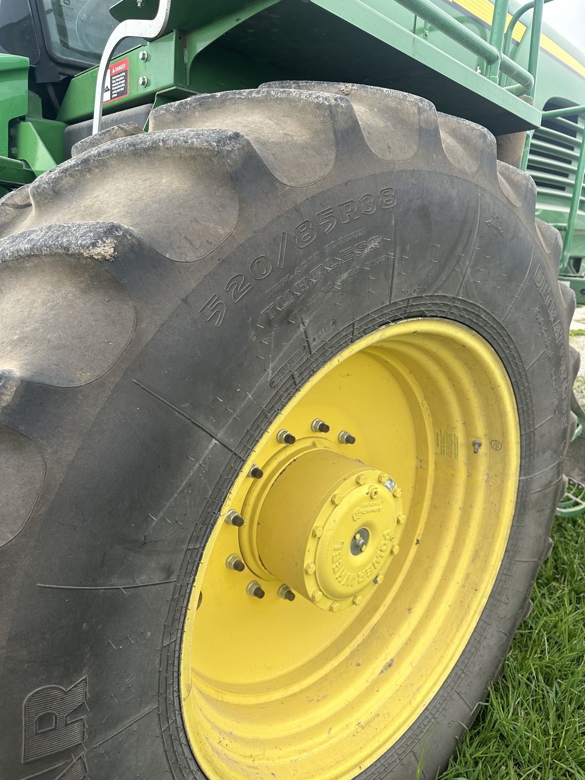 2019 John Deere W235 Image 5
