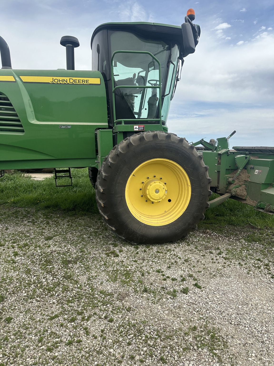 2019 John Deere W235 Image 1