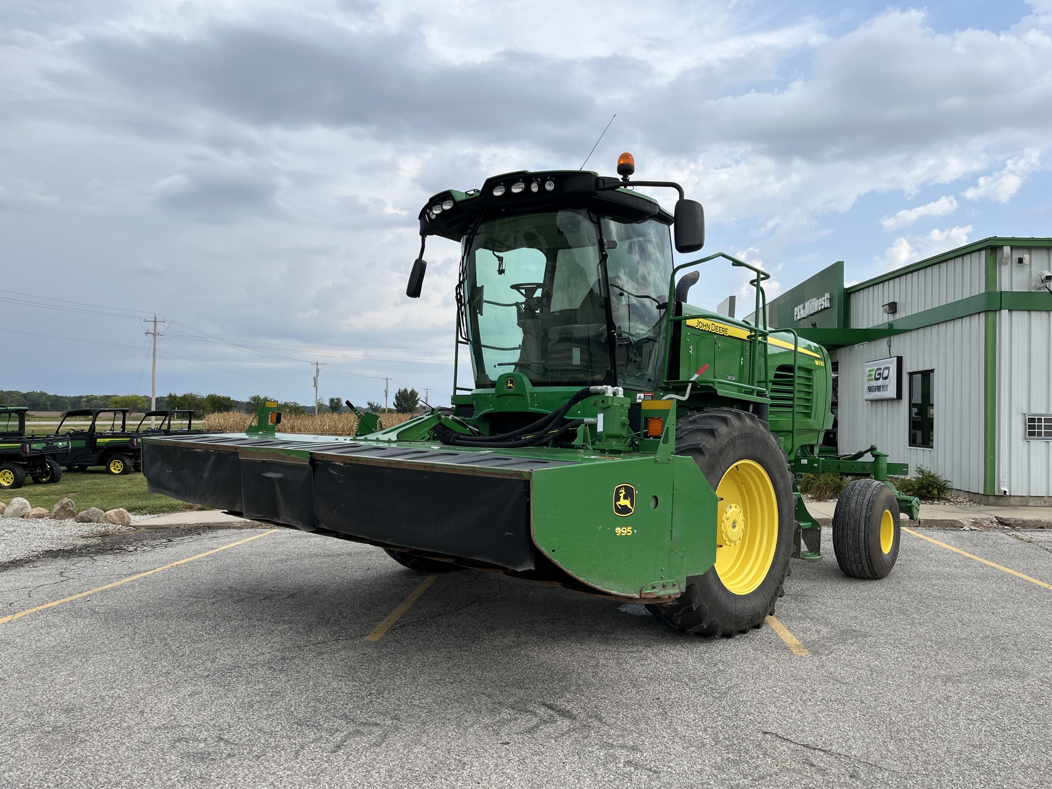 2019 John Deere W235 Image 1