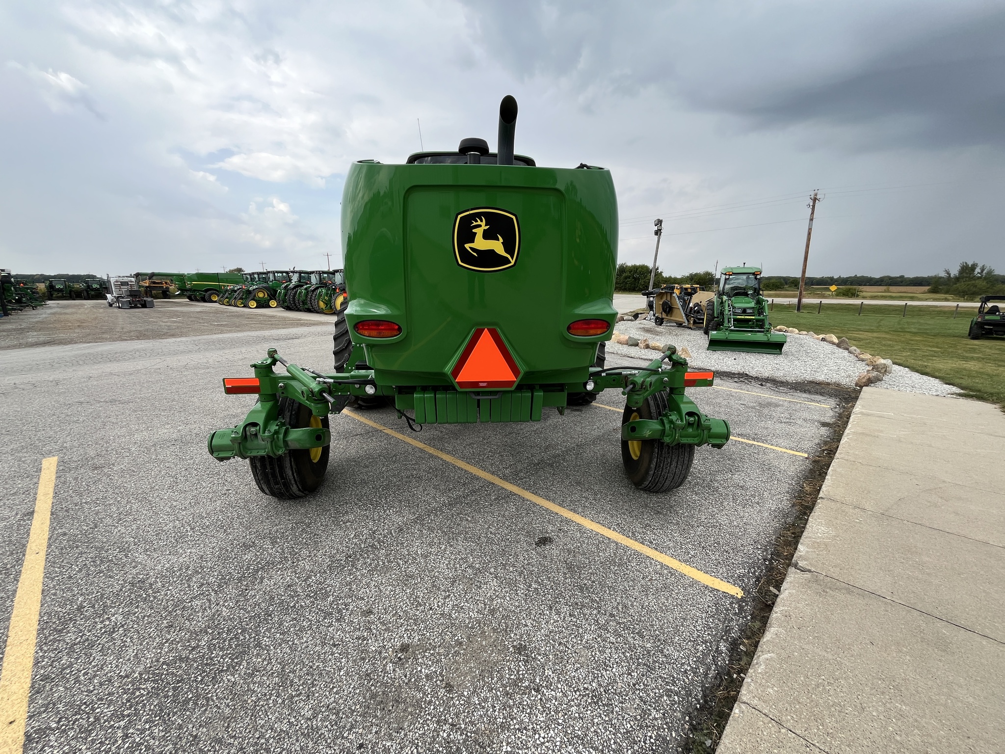 2019 John Deere W235 Image 4