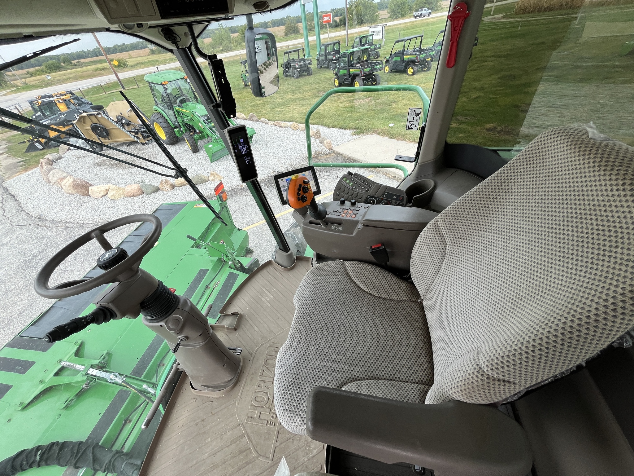 2019 John Deere W235 Image 16