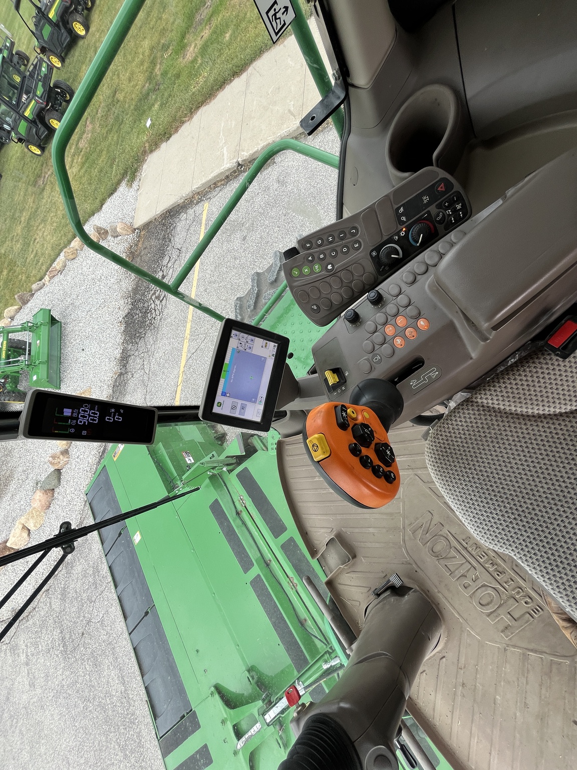 2019 John Deere W235 Image 17