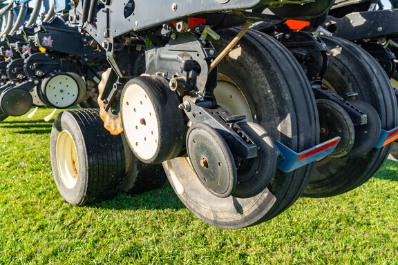 Used 2010 Kinze 3800 ASD Planters: Drawn at Koenig Equipment in Anna, OH - Photo13