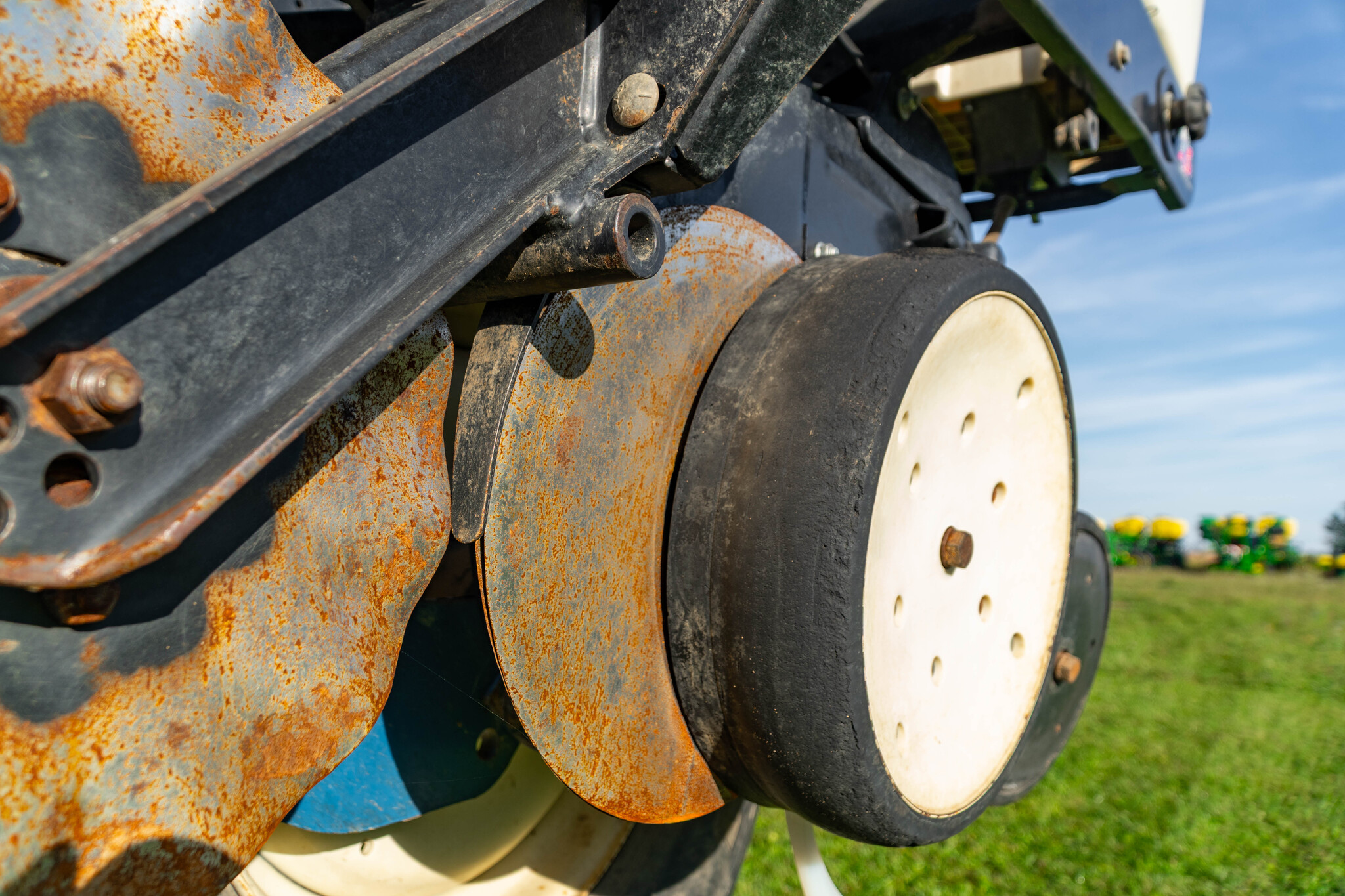 Used 2010 Kinze 3800 ASD Planters: Drawn at Koenig Equipment in Anna, OH - PhotoXL16