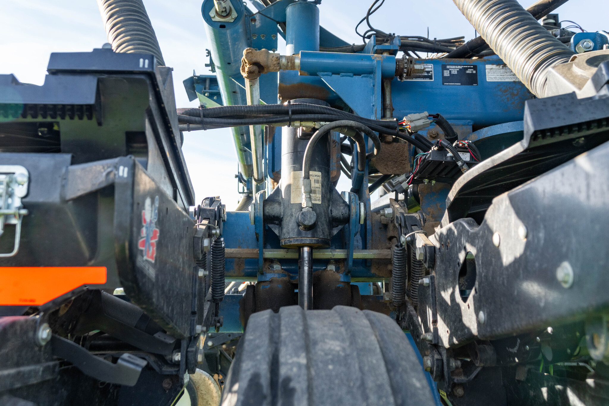 Used 2010 Kinze 3800 ASD Planters: Drawn at Koenig Equipment in Anna, OH - PhotoXL27