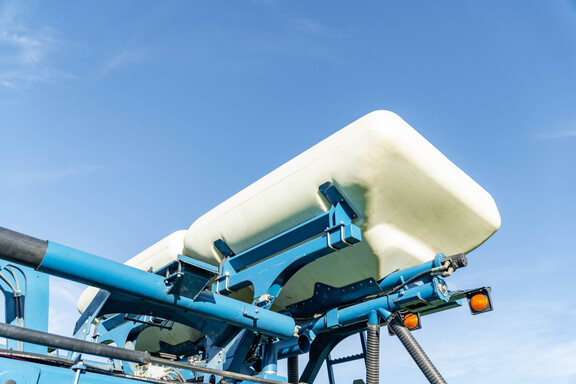 Used 2010 Kinze 3800 ASD Planters: Drawn at Koenig Equipment in Anna, OH - Photo24