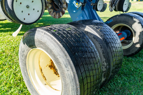 Used 2010 Kinze 3800 ASD Planters: Drawn at Koenig Equipment in Anna, OH - Photo30